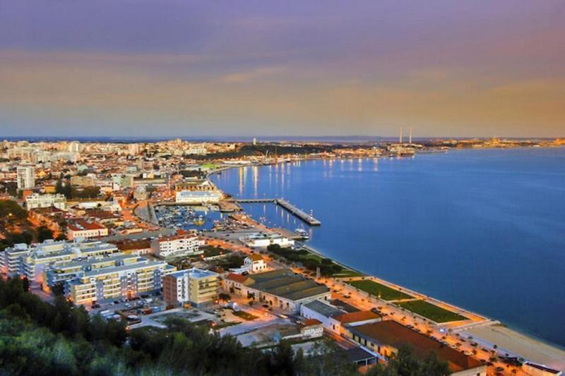 Apartamento situado na zona costeira da cidade Setúbal Exterior foto